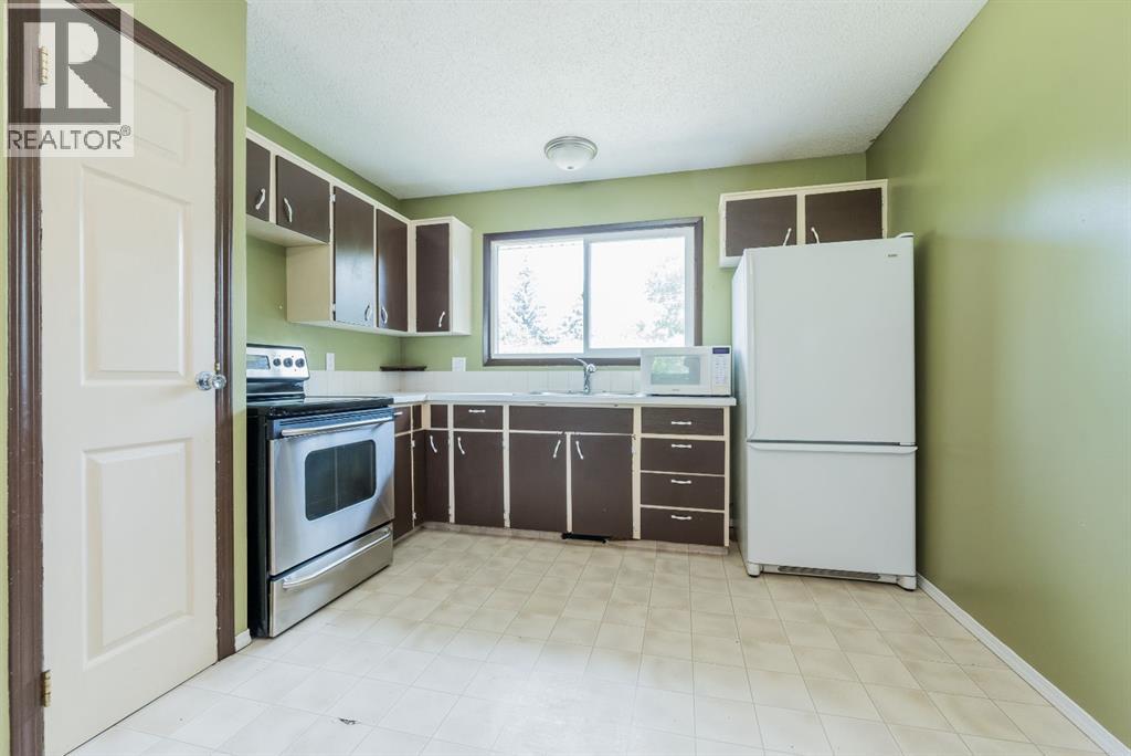 Single Family House Bungalow for Sale in   Avenue Mountview Grande Prairie 