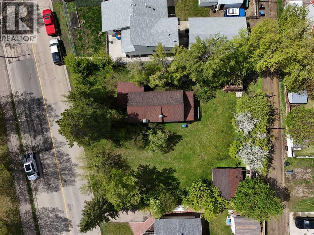 Photo 3 of 5116 50 Avenue, Sylvan Lake AB