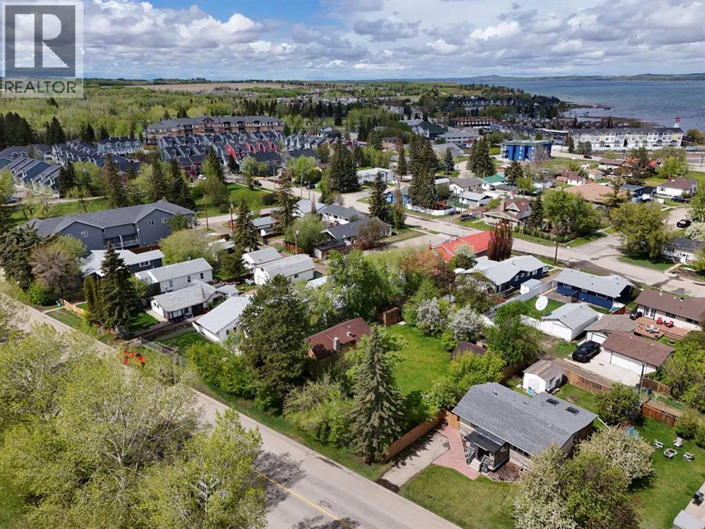 Photo 4 of 5116 50 Avenue, Sylvan Lake AB