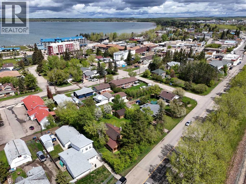 Photo 10 of 5116 50 Avenue, Sylvan Lake AB