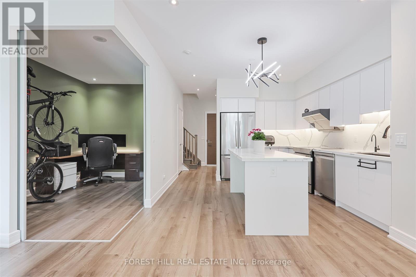 Photo 21 of Th 120 35 Brian Peck Crescent, Toronto ON
