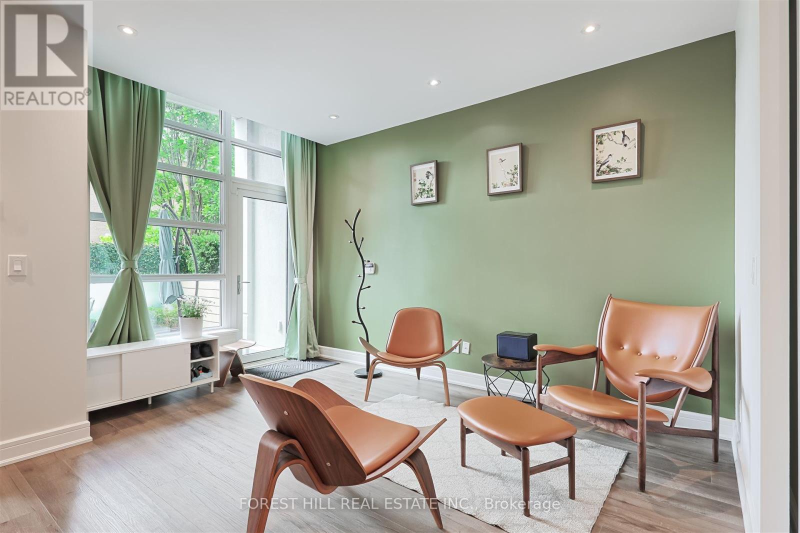 Photo 18 of Th 120 35 Brian Peck Crescent, Toronto ON