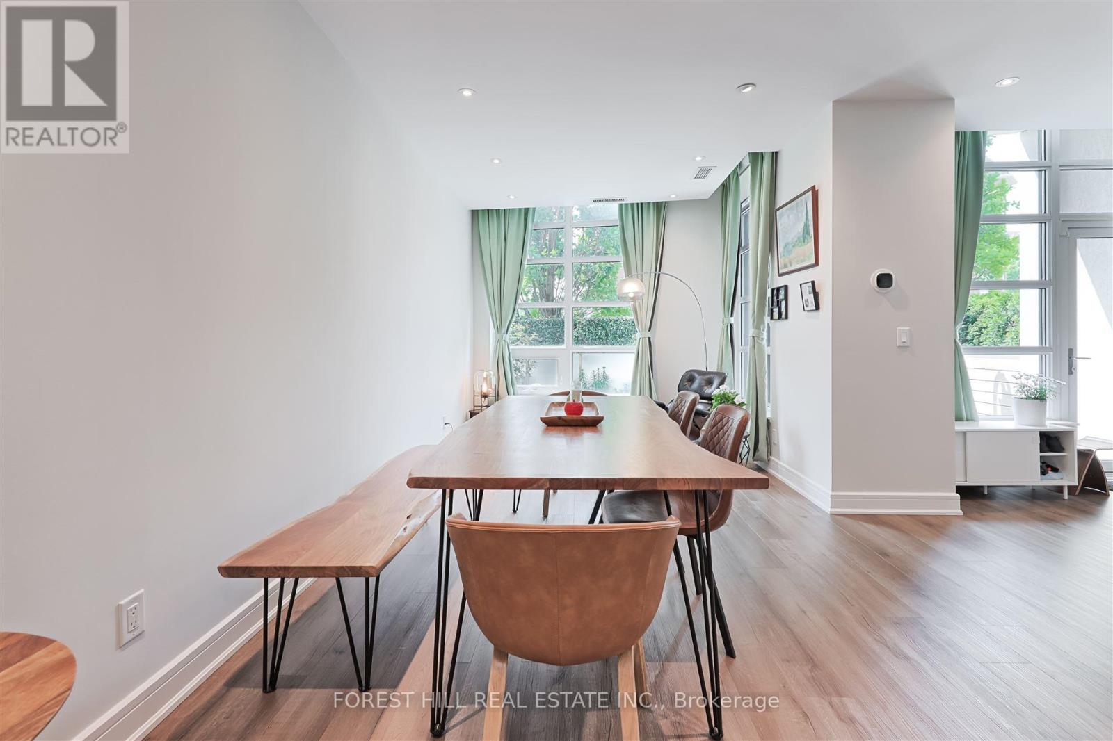 Photo 15 of Th 120 35 Brian Peck Crescent, Toronto ON