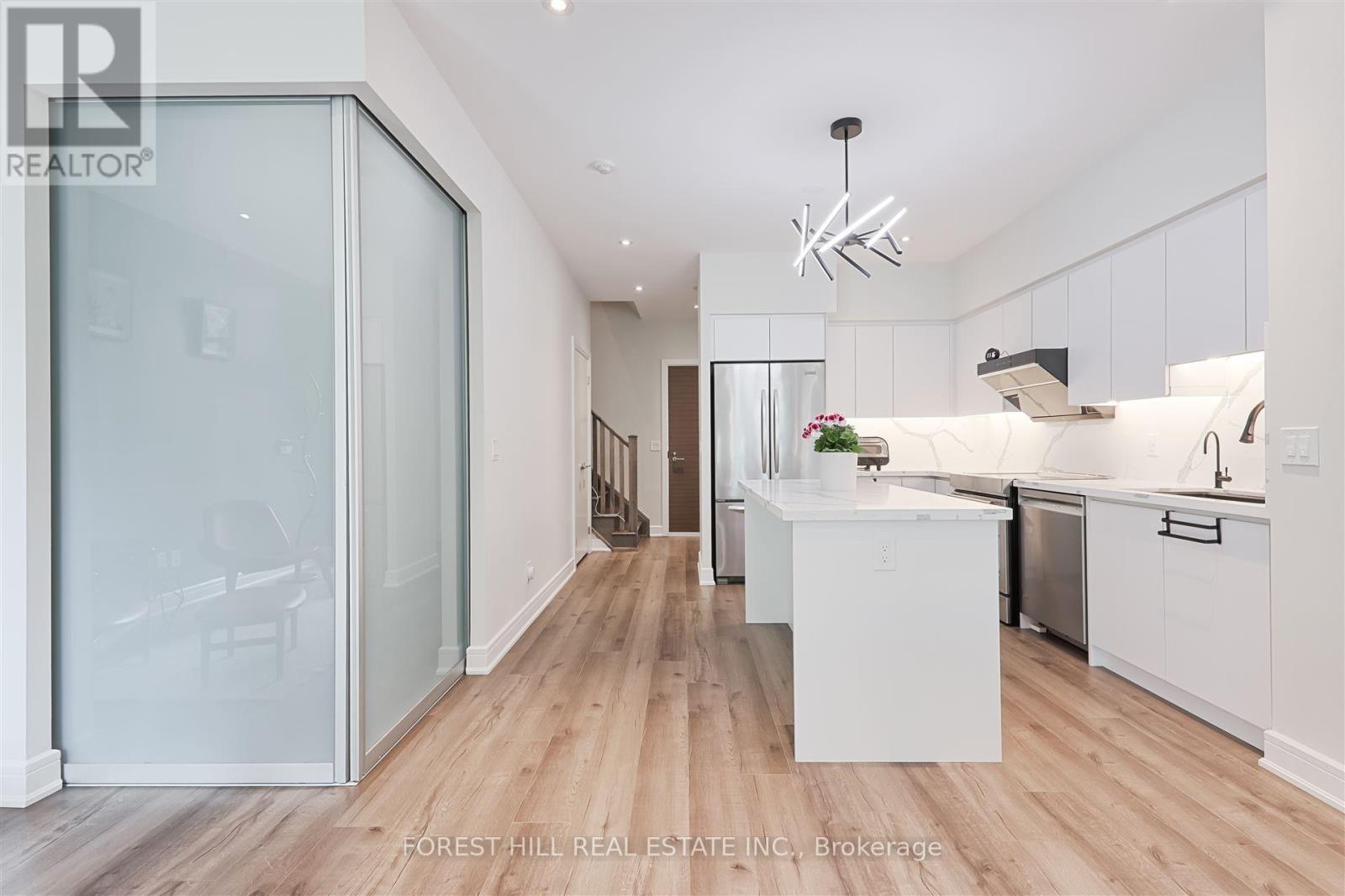 Photo 22 of Th 120 35 Brian Peck Crescent, Toronto ON