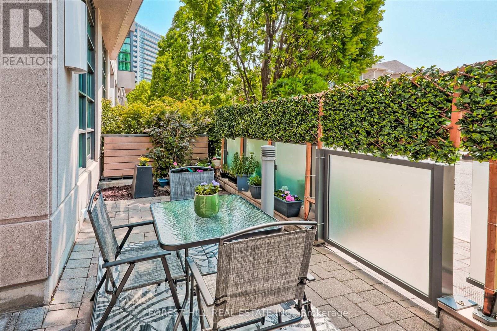 Photo 33 of Th 120 35 Brian Peck Crescent, Toronto ON