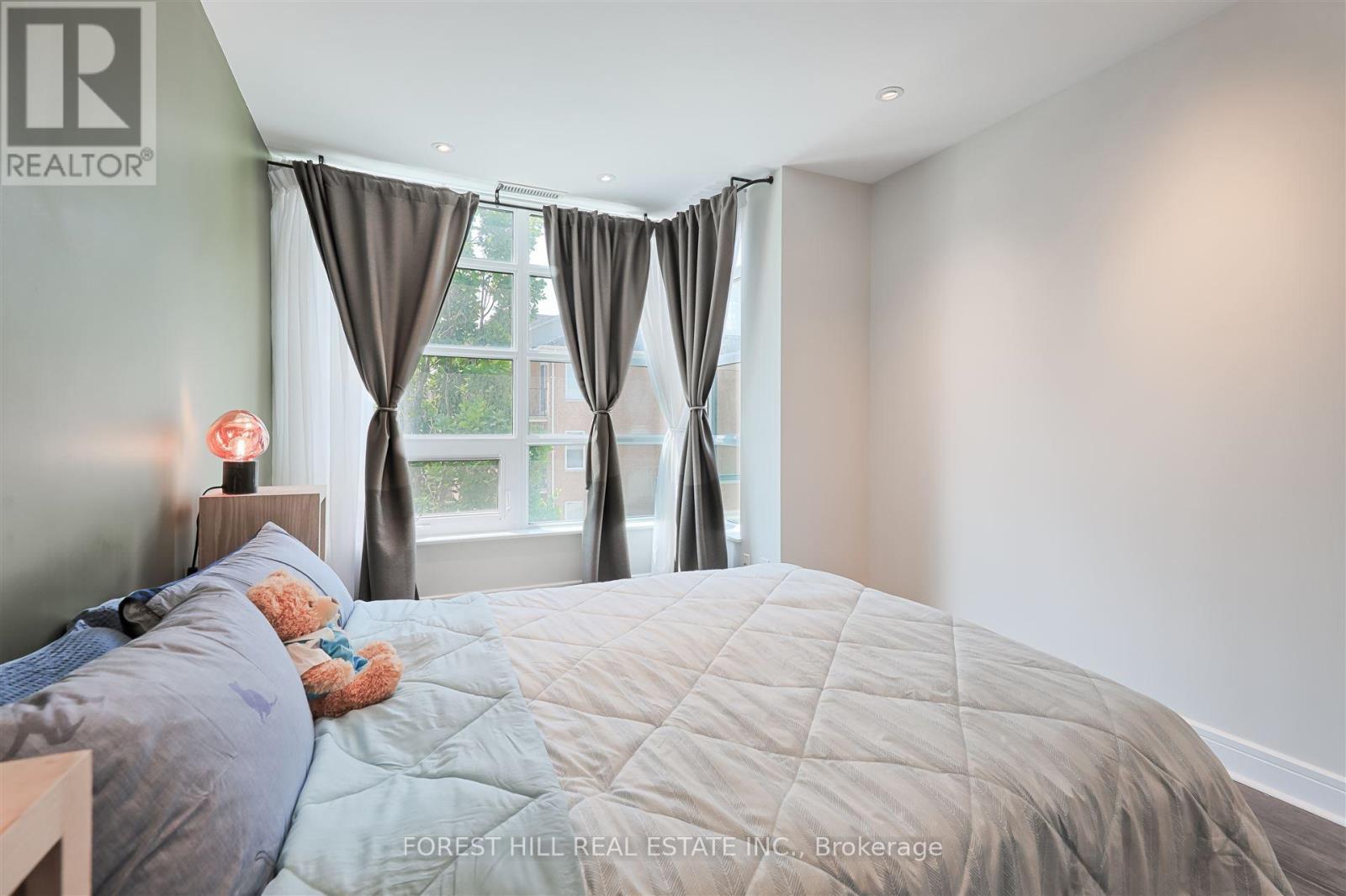 Photo 26 of Th 120 35 Brian Peck Crescent, Toronto ON