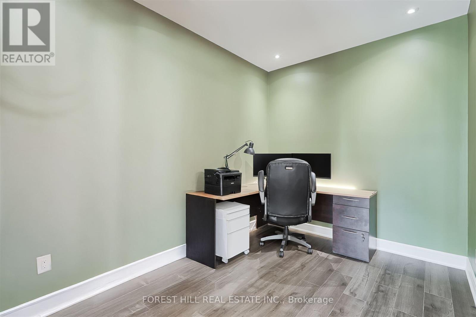 Photo 23 of Th 120 35 Brian Peck Crescent, Toronto ON