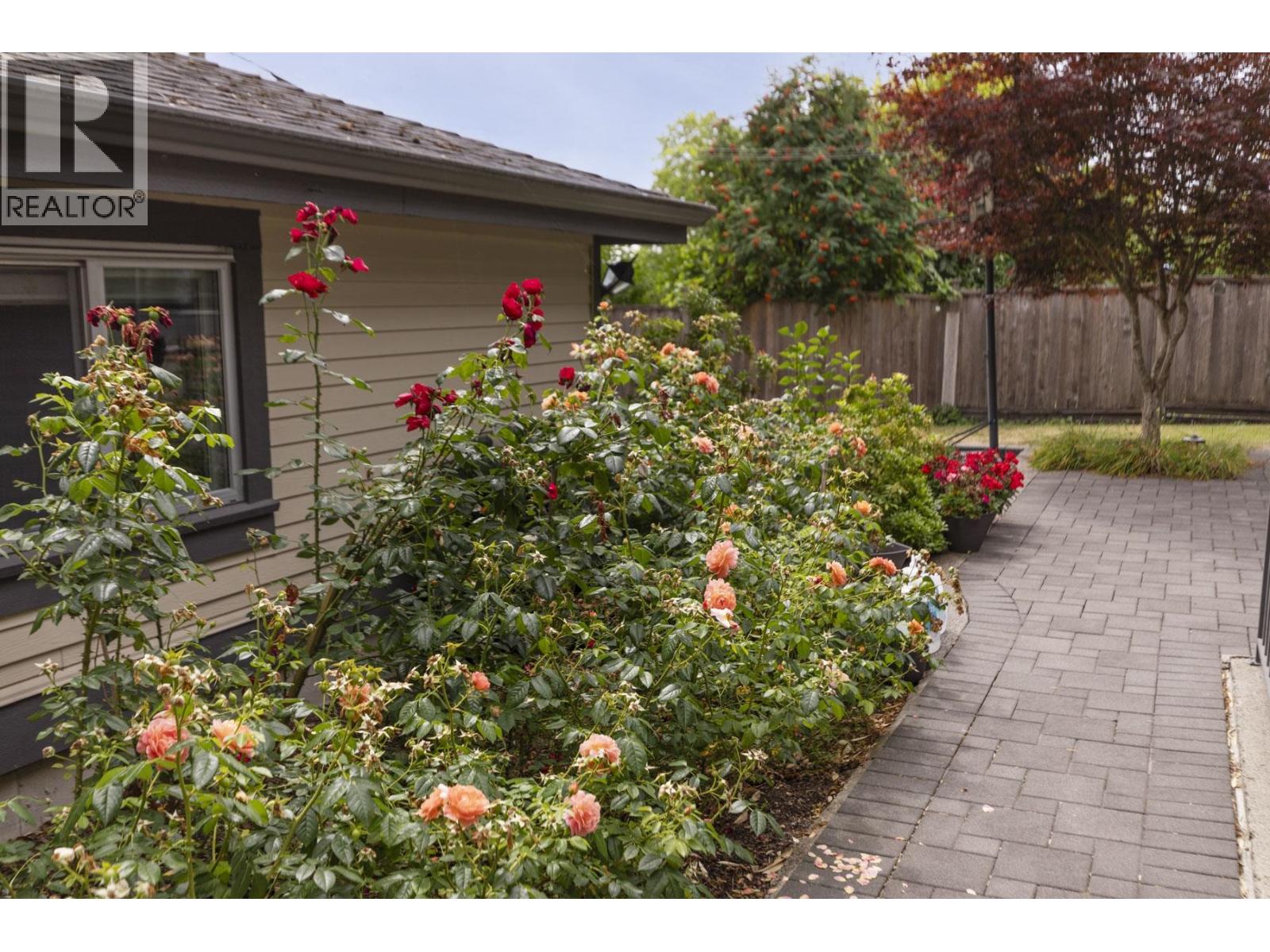 Photo 36 of 6326 Dawson Street, Burnaby BC