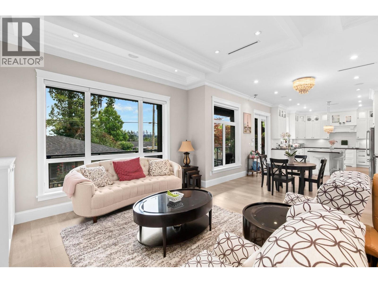 Photo 9 of 6326 Dawson Street, Burnaby BC