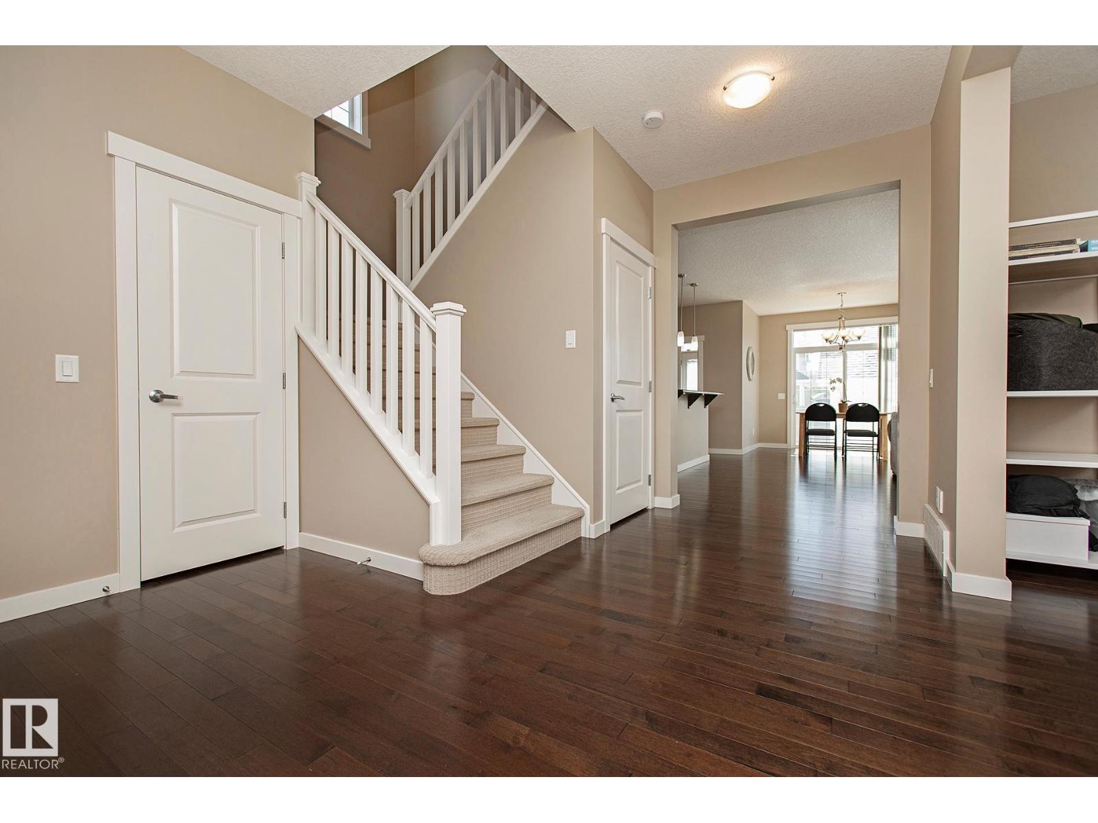 Photo 18 of 711 Decoteau Wy Nw, Edmonton AB