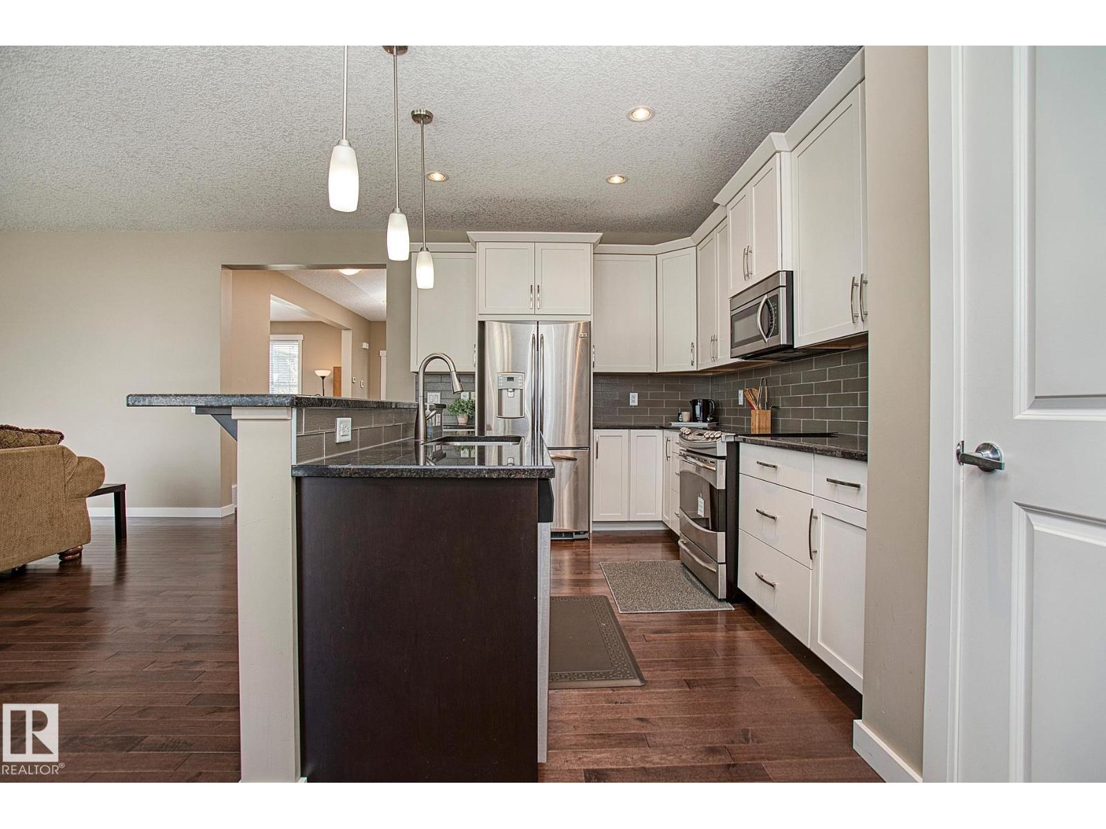 Photo 9 of 711 Decoteau Wy Nw, Edmonton AB