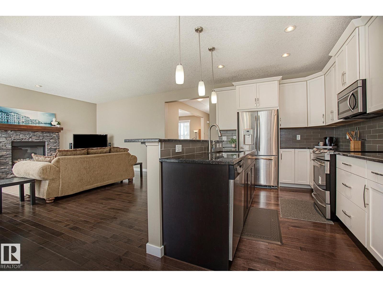 Photo 6 of 711 Decoteau Wy Nw, Edmonton AB