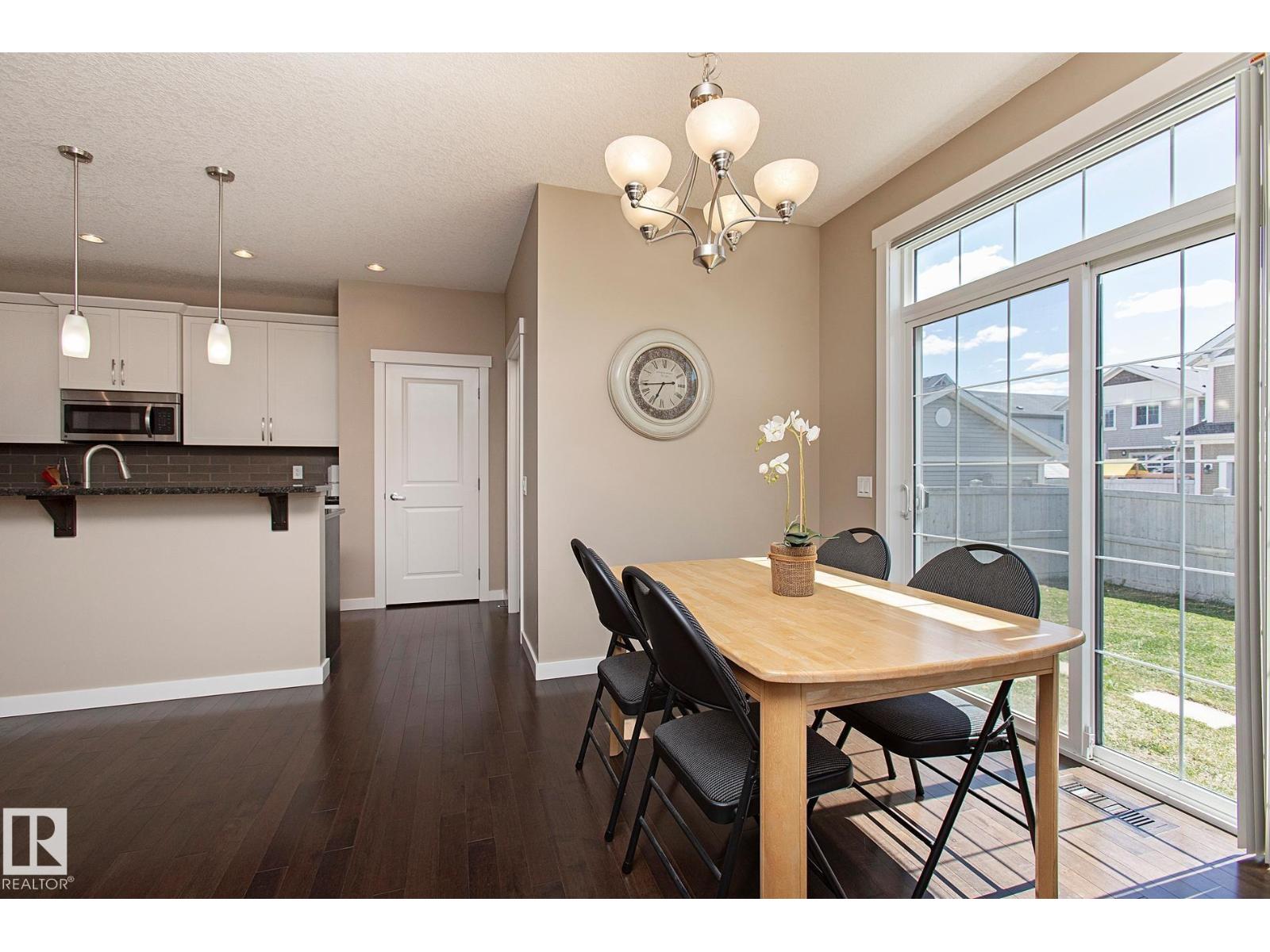 Photo 10 of 711 Decoteau Wy Nw, Edmonton AB