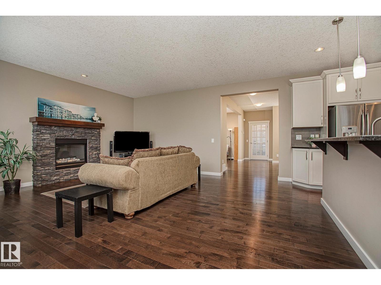 Photo 15 of 711 Decoteau Wy Nw, Edmonton AB