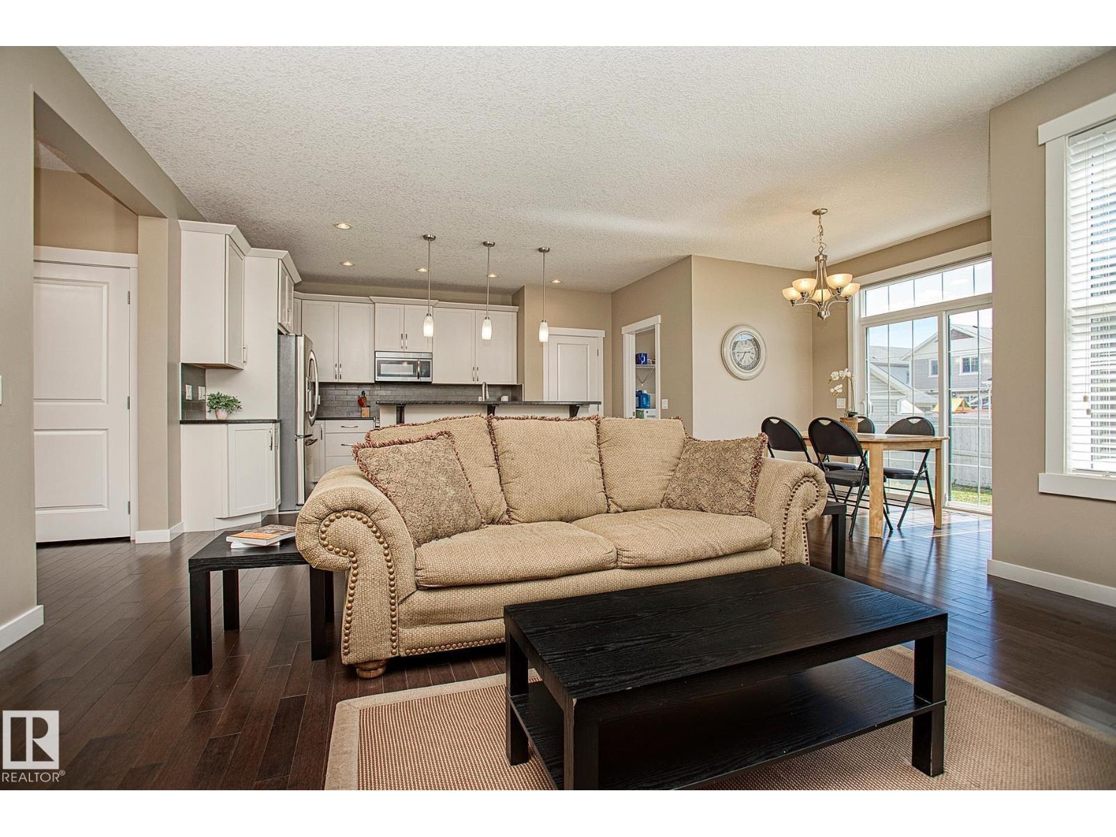Photo 13 of 711 Decoteau Wy Nw, Edmonton AB