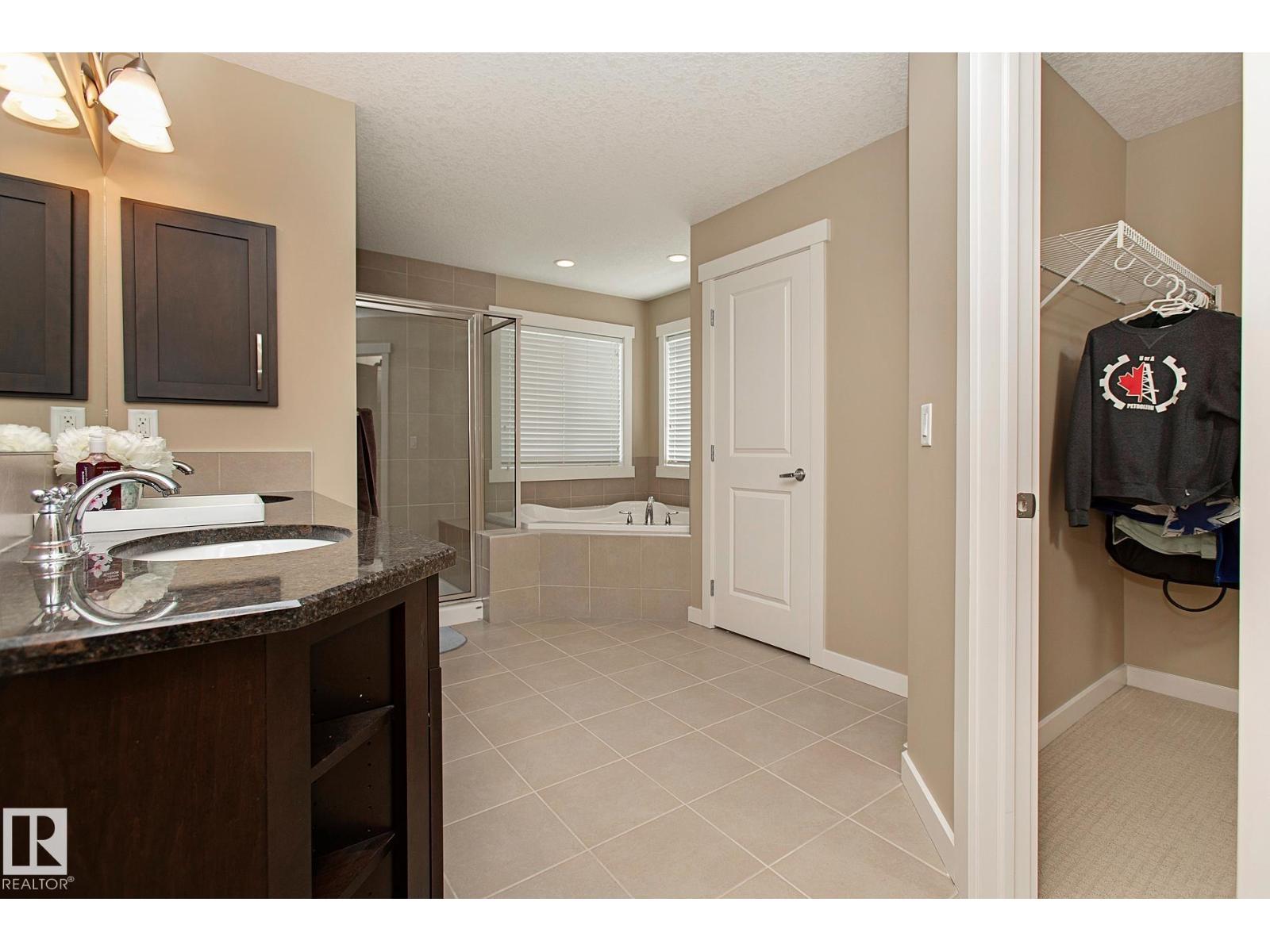 Photo 26 of 711 Decoteau Wy Nw, Edmonton AB