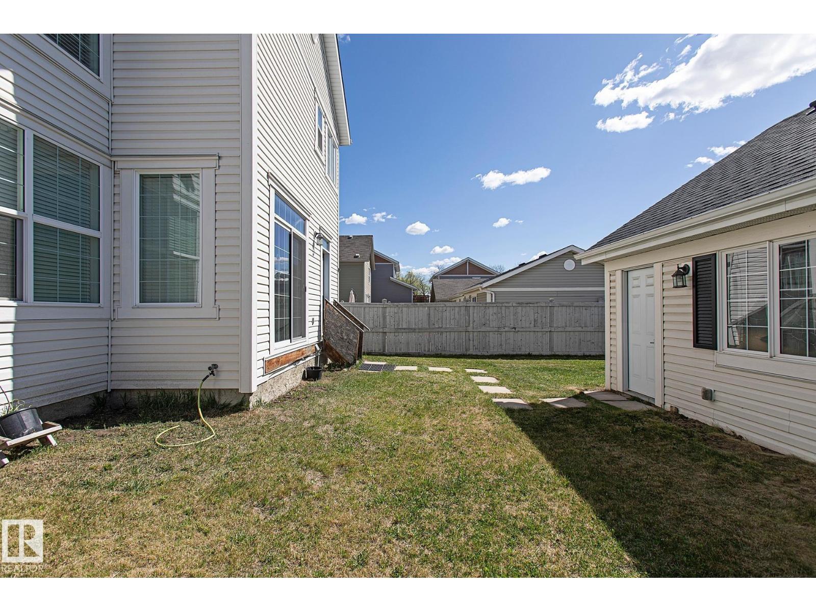 Photo 11 of 711 Decoteau Wy Nw, Edmonton AB