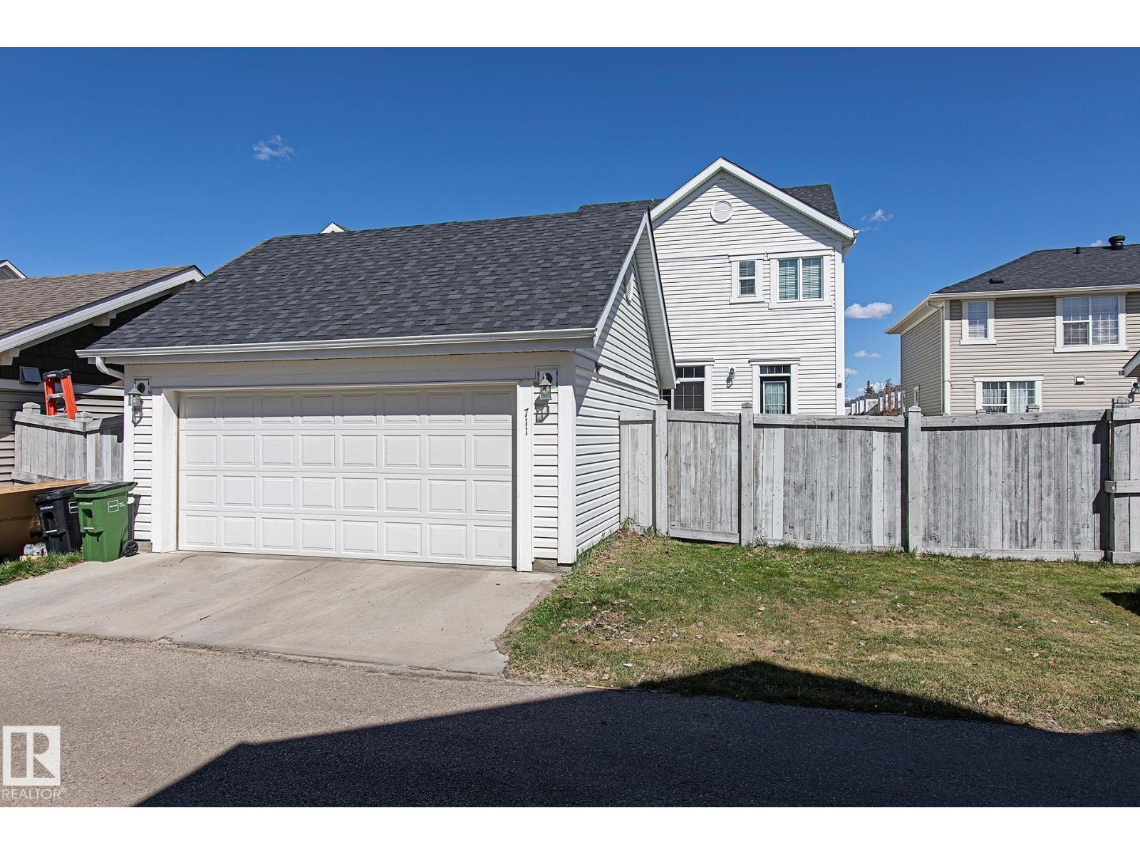 Photo 8 of 711 Decoteau Wy Nw, Edmonton AB