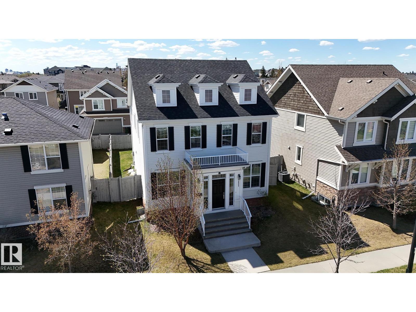 Photo 16 of 711 Decoteau Wy Nw, Edmonton AB
