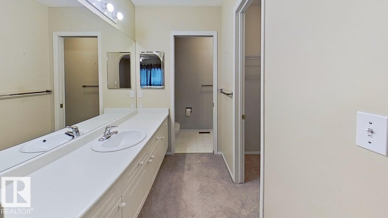 Photo 15 of 51 9718 176 St Nw, Edmonton AB