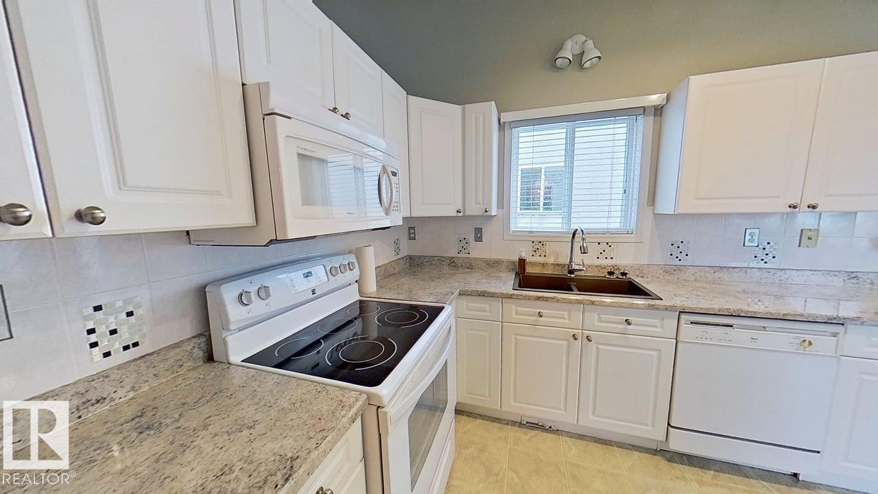 Photo 8 of 51 9718 176 St Nw, Edmonton AB