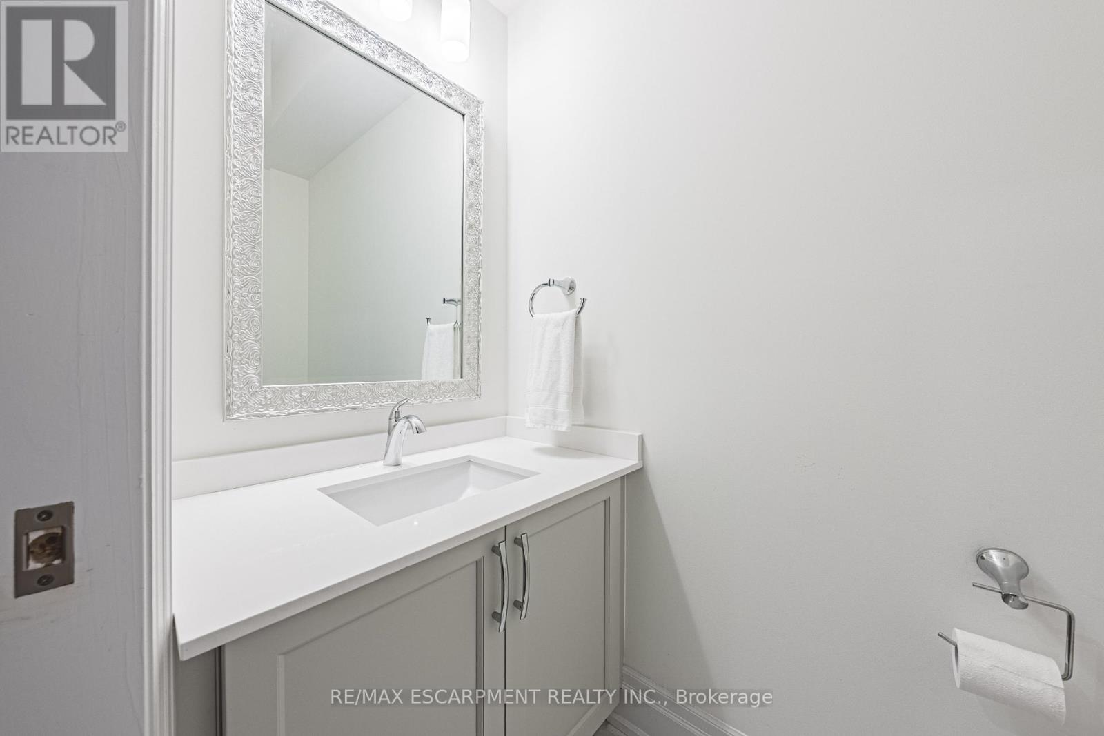 Photo 5 of 6 111 Wilson Street E, Hamilton ON