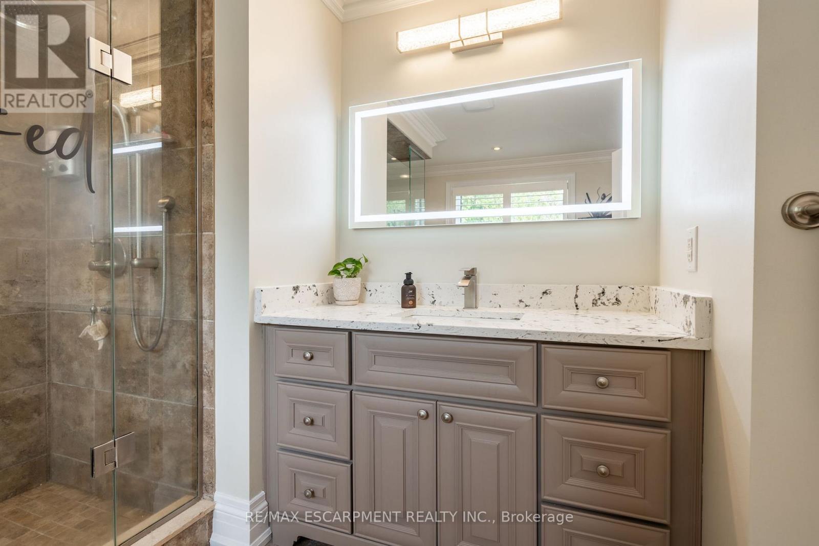 Photo 19 of 979 Garden Lane, Hamilton ON