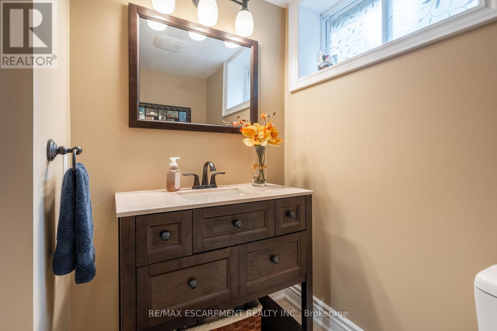 Photo 44 of 979 Garden Lane, Hamilton ON