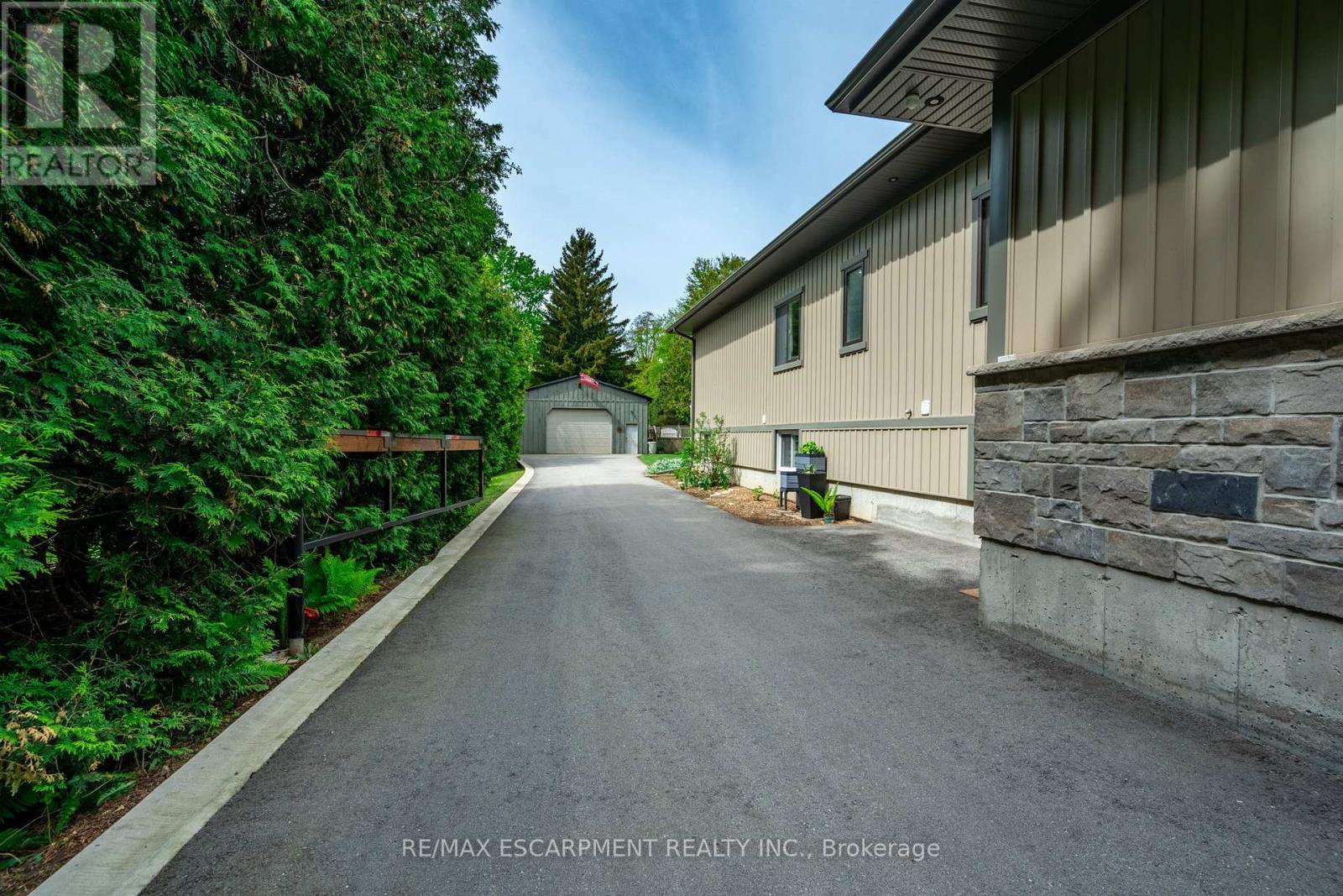 Photo 34 of 979 Garden Lane, Hamilton ON