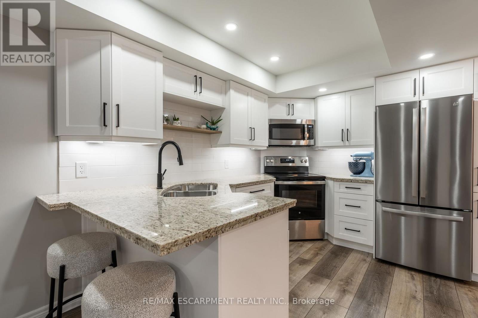 Photo 38 of 979 Garden Lane, Hamilton ON