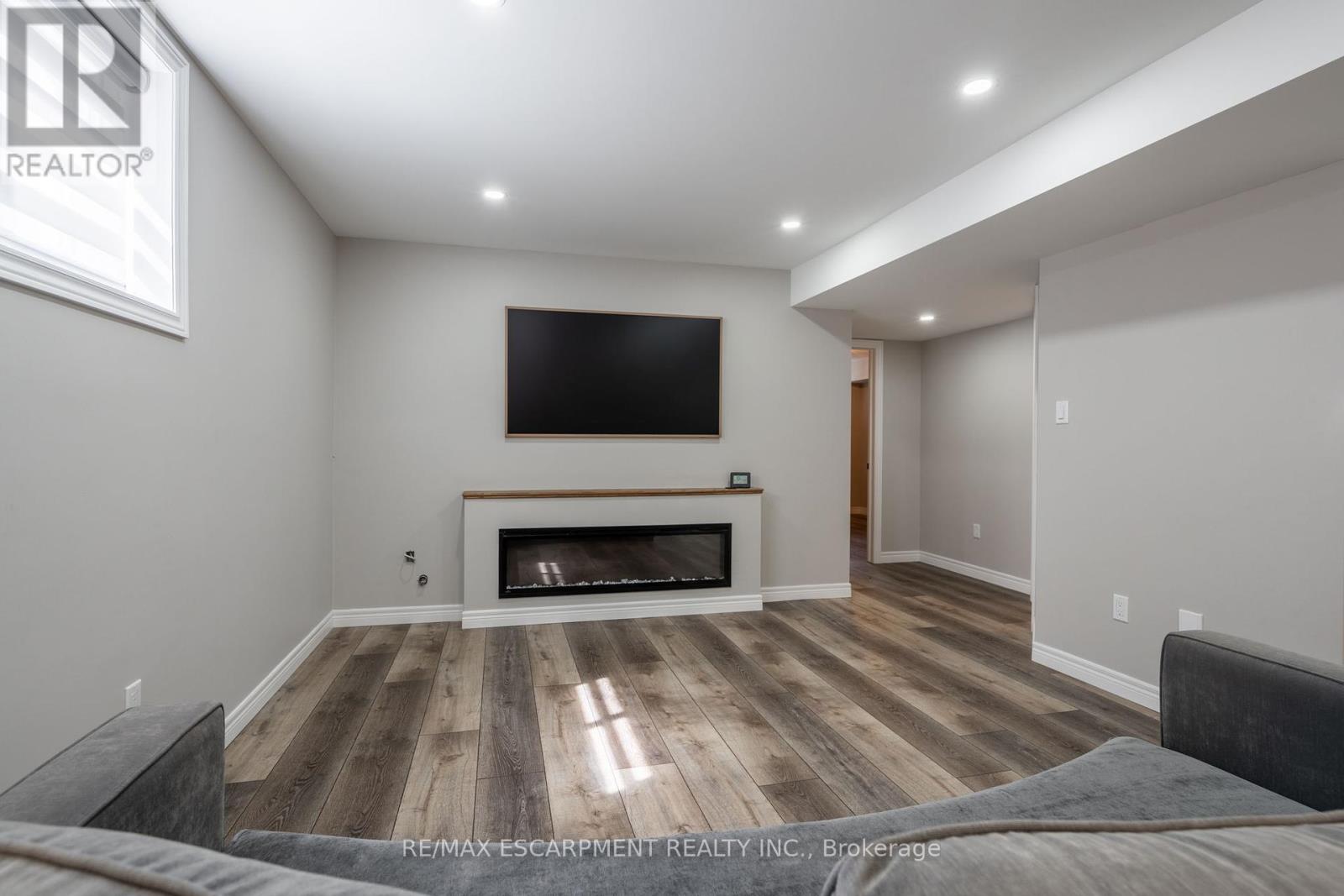 Photo 45 of 979 Garden Lane, Hamilton ON