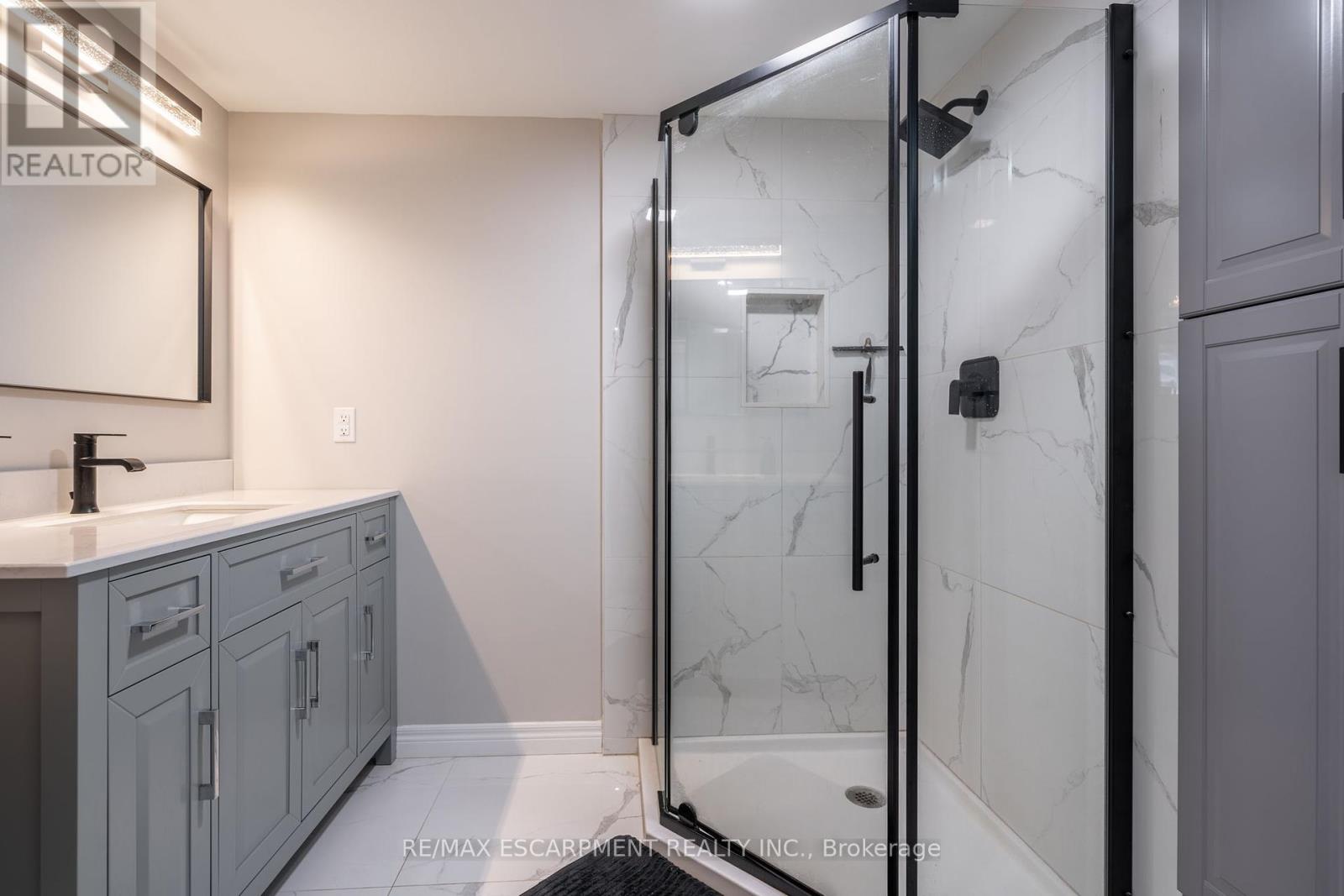 Photo 27 of 979 Garden Lane, Hamilton ON