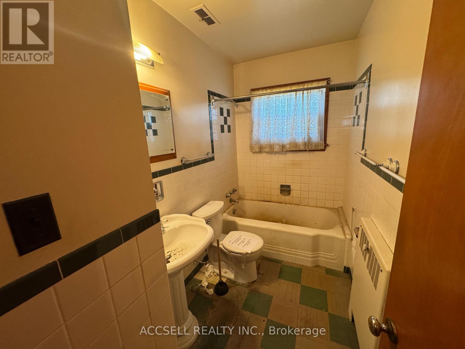 Photo 4 of 31 Lyman Street, London East ON