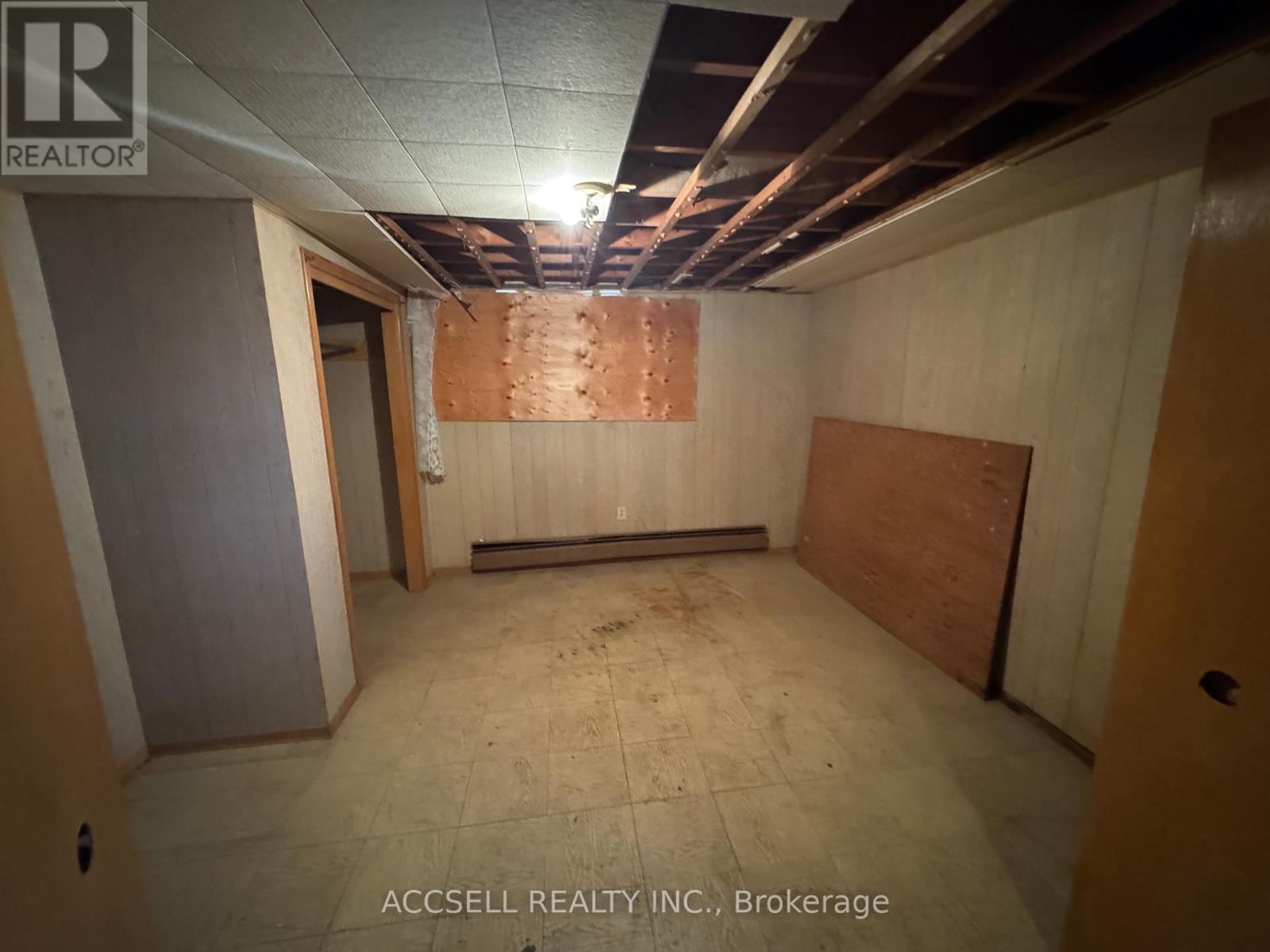 Photo 10 of 31 Lyman Street, London East ON