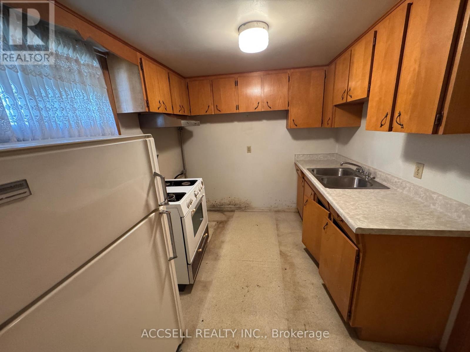 Photo 18 of 31 Lyman Street, London East ON