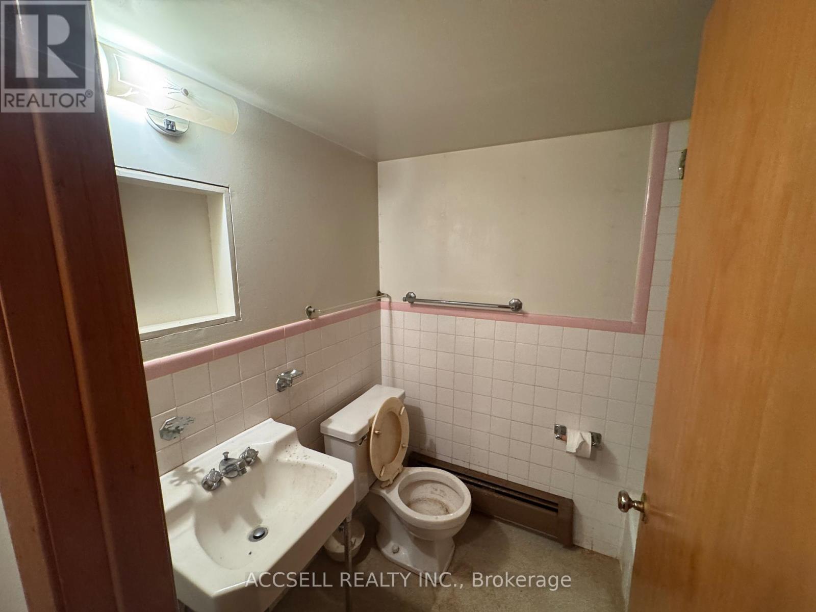 Photo 15 of 31 Lyman Street, London East ON