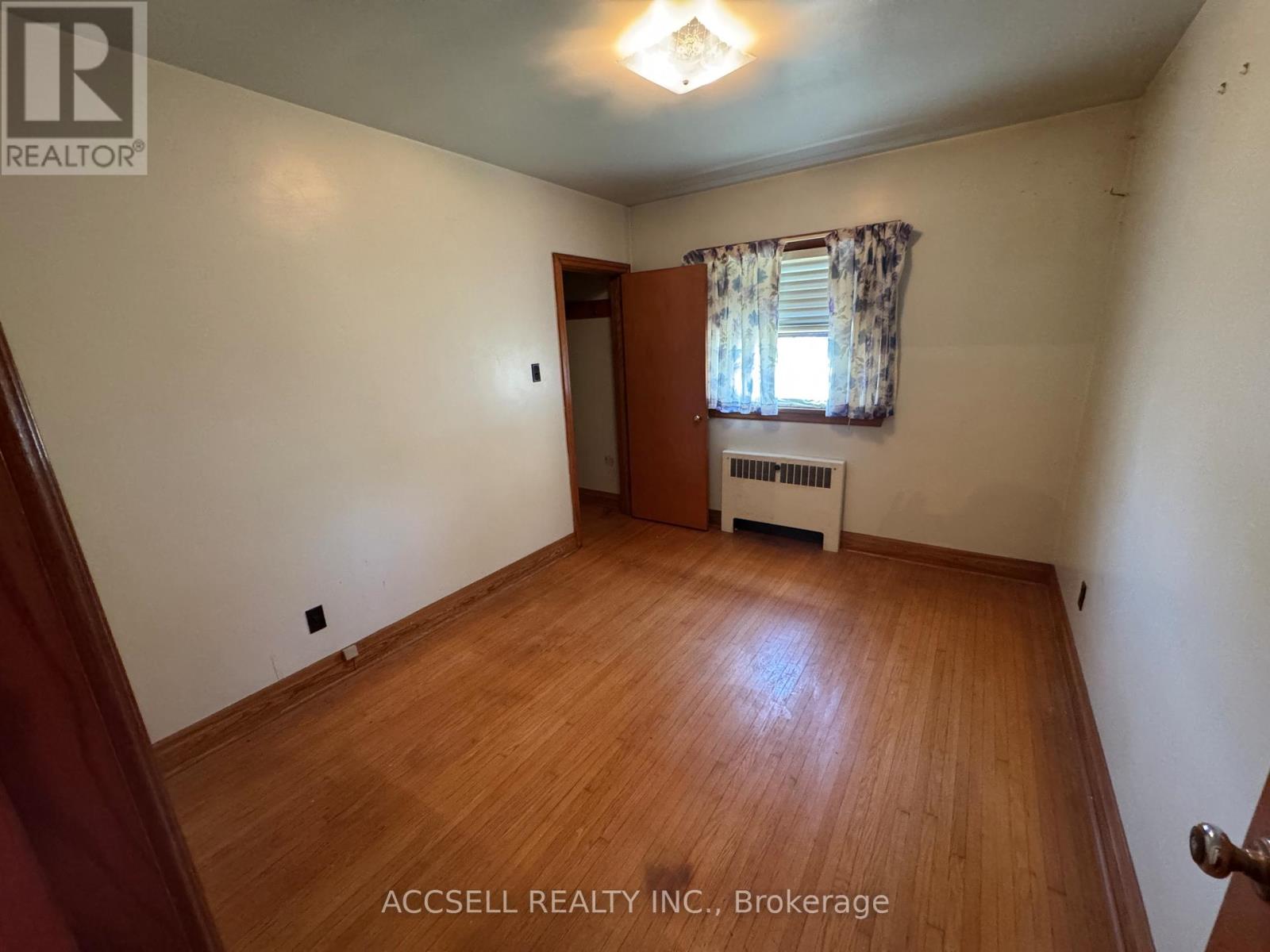Photo 2 of 31 Lyman Street, London East ON