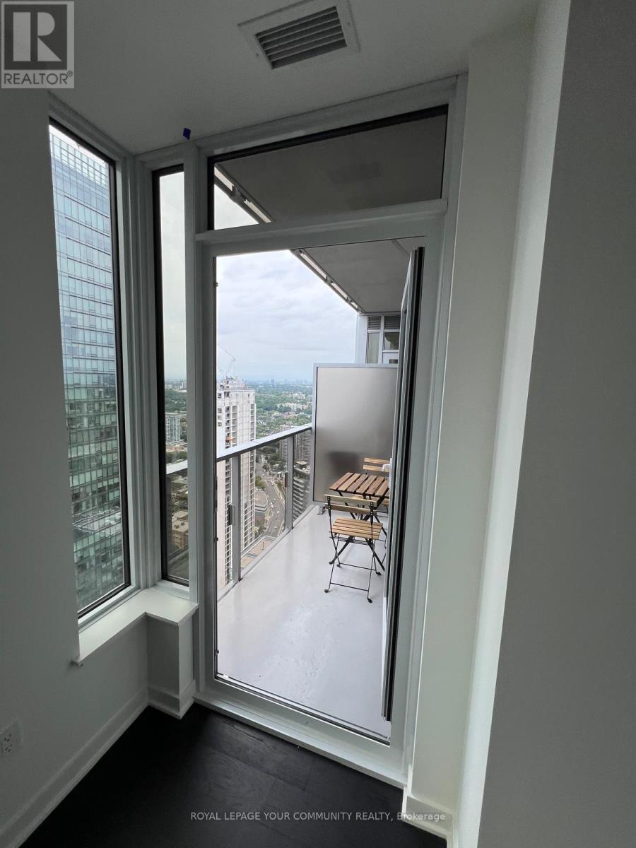 Photo 8 of 4710 11 Yorkville Avenue, Toronto ON