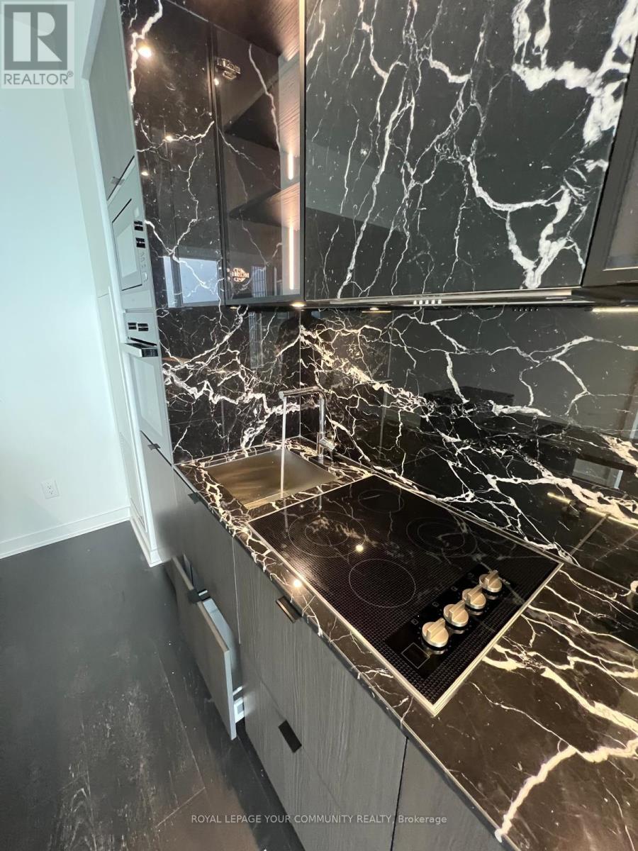 Photo 21 of 4710 11 Yorkville Avenue, Toronto ON