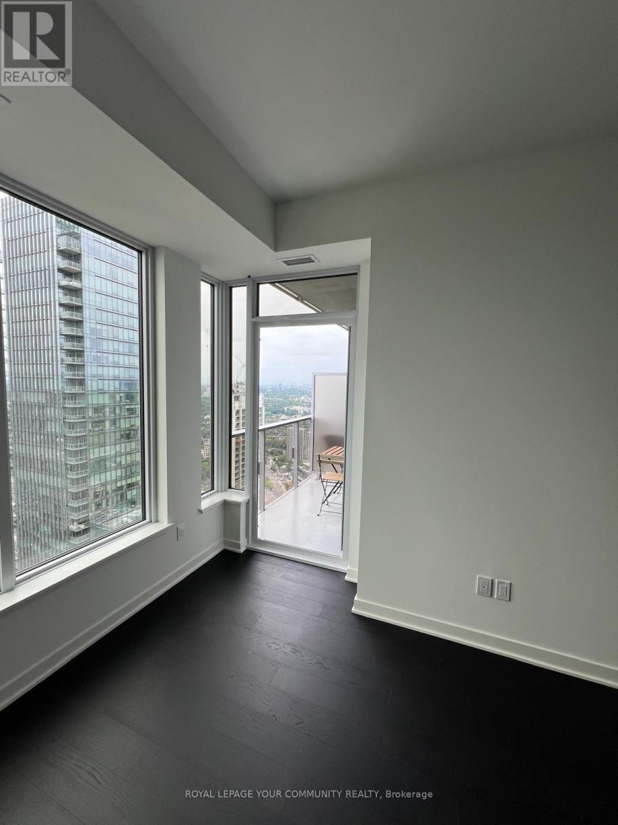 Photo 15 of 4710 11 Yorkville Avenue, Toronto ON