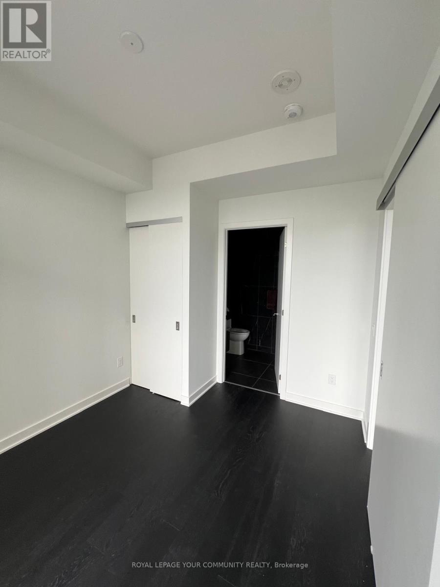 Photo 24 of 4710 11 Yorkville Avenue, Toronto ON
