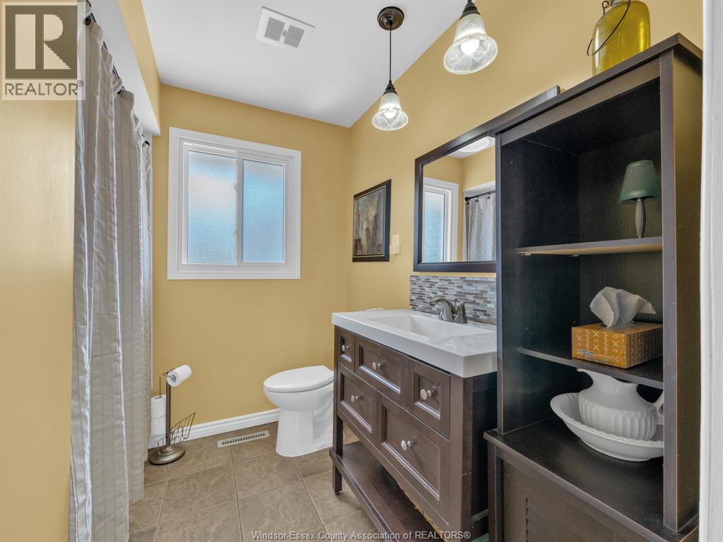 Photo 1 of 127 Mccallum Drive, Kingsville ON