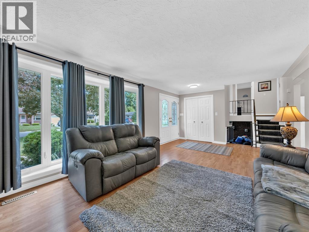Photo 5 of 127 Mccallum Drive, Kingsville ON