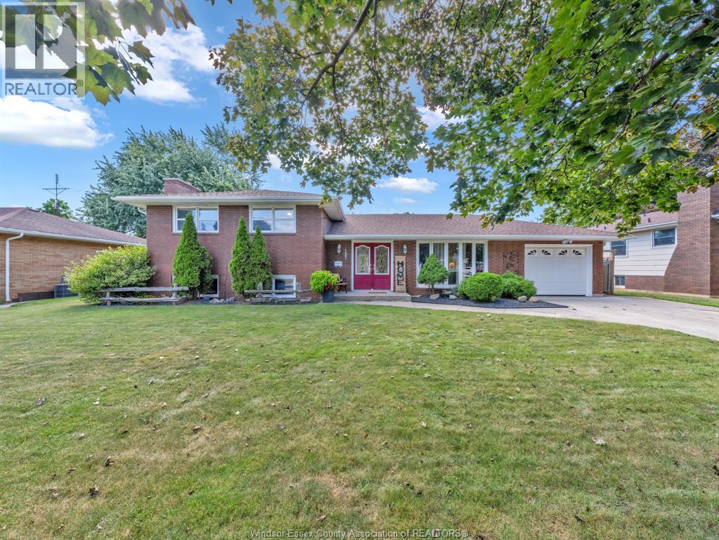 Photo 21 of 127 Mccallum Drive, Kingsville ON