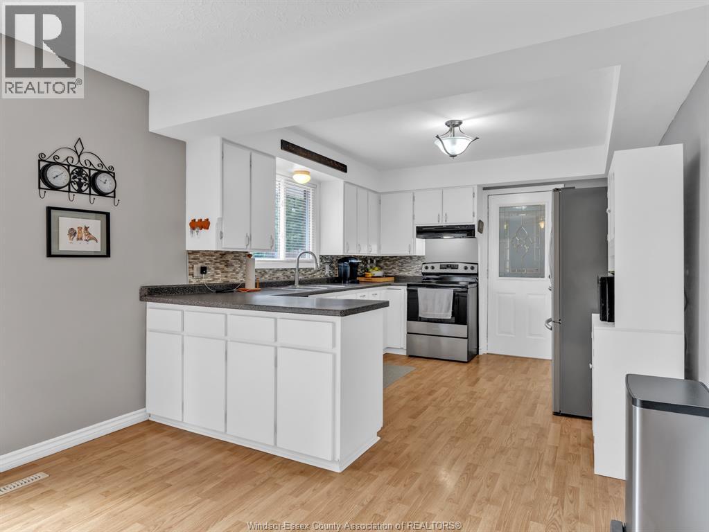Photo 9 of 127 Mccallum Drive, Kingsville ON