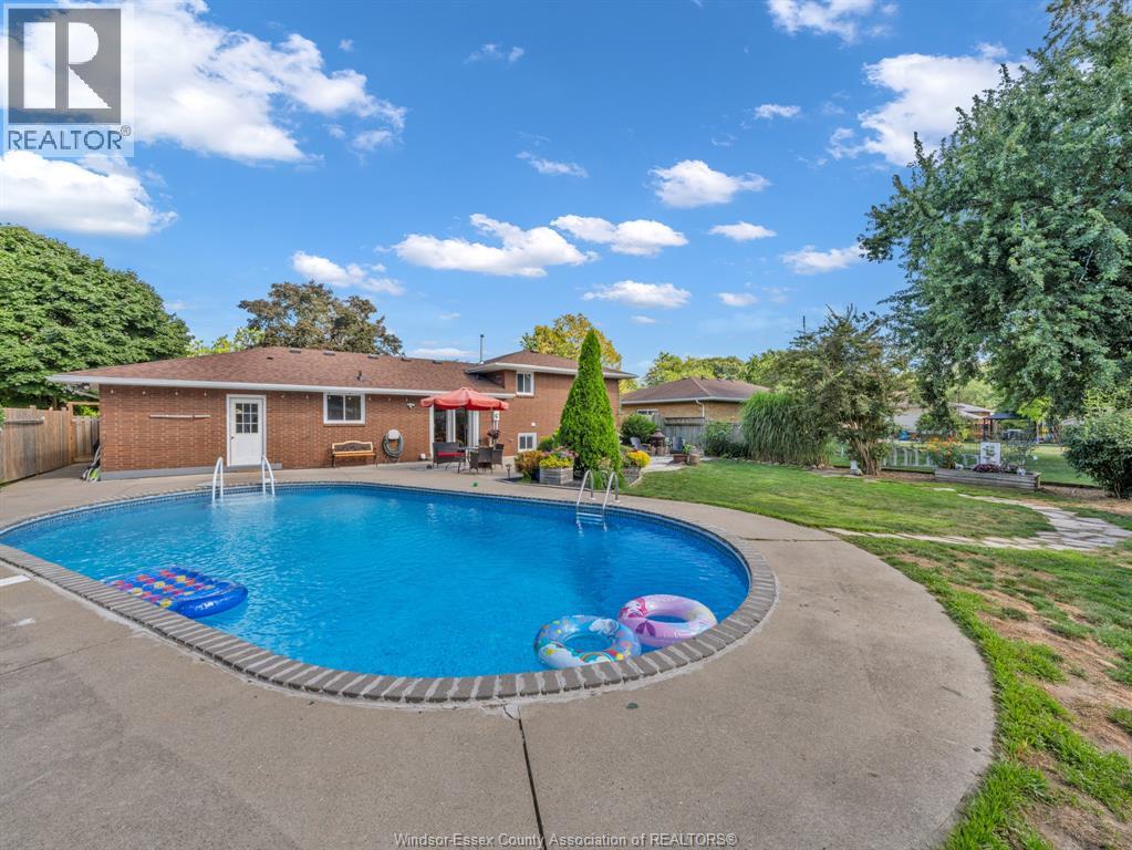 Photo 37 of 127 Mccallum Drive, Kingsville ON