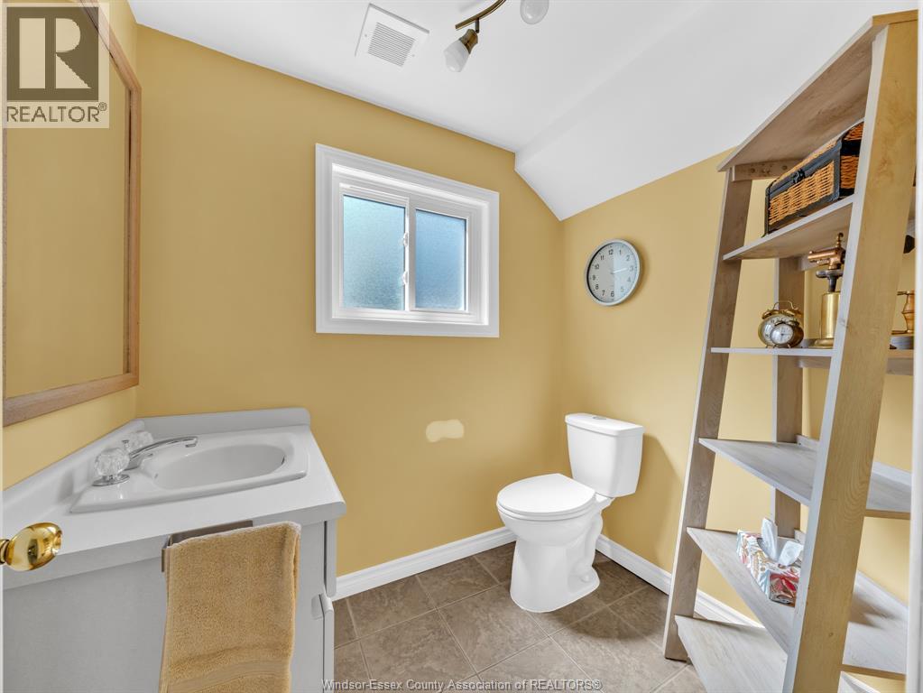 Photo 24 of 127 Mccallum Drive, Kingsville ON
