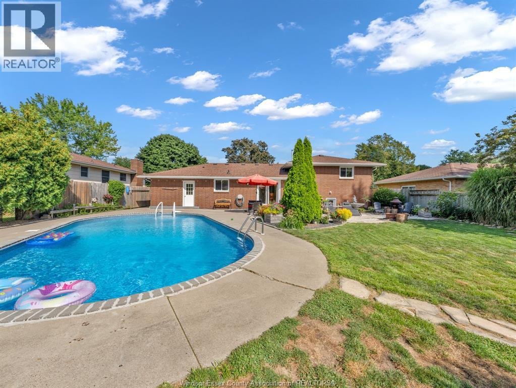Photo 11 of 127 Mccallum Drive, Kingsville ON