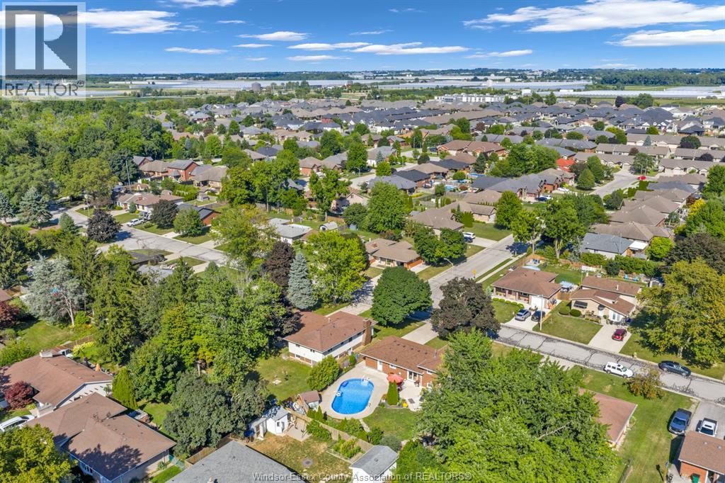 Photo 7 of 127 Mccallum Drive, Kingsville ON