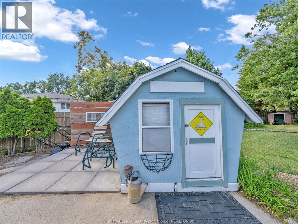 Photo 2 of 127 Mccallum Drive, Kingsville ON